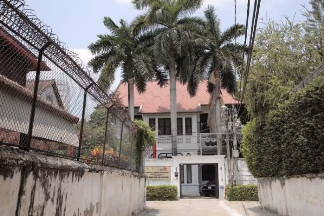 Nhiều căn biệt thự cổ ở TP HCM được đưa vào những con hẻm để tách bạch không gian sống với bên ngoài. Ảnh: Sgtiepthi.