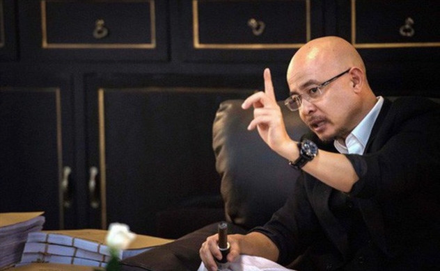 Xuất thân trong một gia đình nông dân nghèo, tài sản lớn nhất khi khởi nghiệp là một chiếc xe đạp cọc cạch nhưng đến hiện tại, ông Đặng Lê Nguyên Vũ đã trở thành “vua cà phê”, người đứng sau những thành công ngoài mong đợi của cà phê Trung Nguyên.