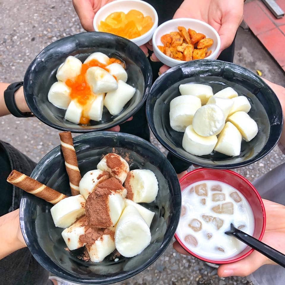 Bạn Ánh Dương (Bắc Ninh) cho biết, sữa chua trân châu là sự kết hợp lạ lẫm từ những nguyên liệu vốn rất quen thuộc song mang đến món ăn độc đáo rất được lòng giới trẻ.