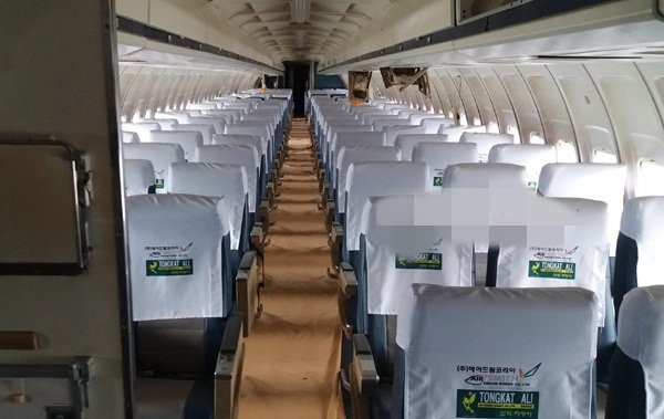 Tuy nhiên, nội thất bên trong máy bay vẫn không bị biến dạng sau chừng ấy năm. Ảnh: Người lao động