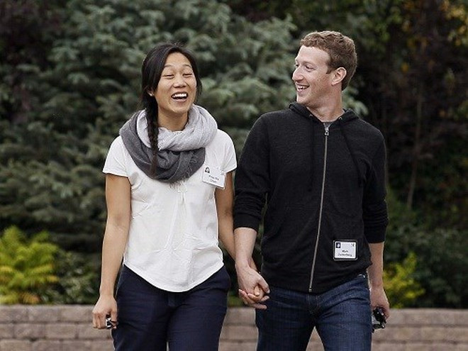 Nhà sáng lập, CEO Facebook gặp gỡ vợ Priscilla Chan trong những ngày hai người còn học chung tại Đại học Harvard.