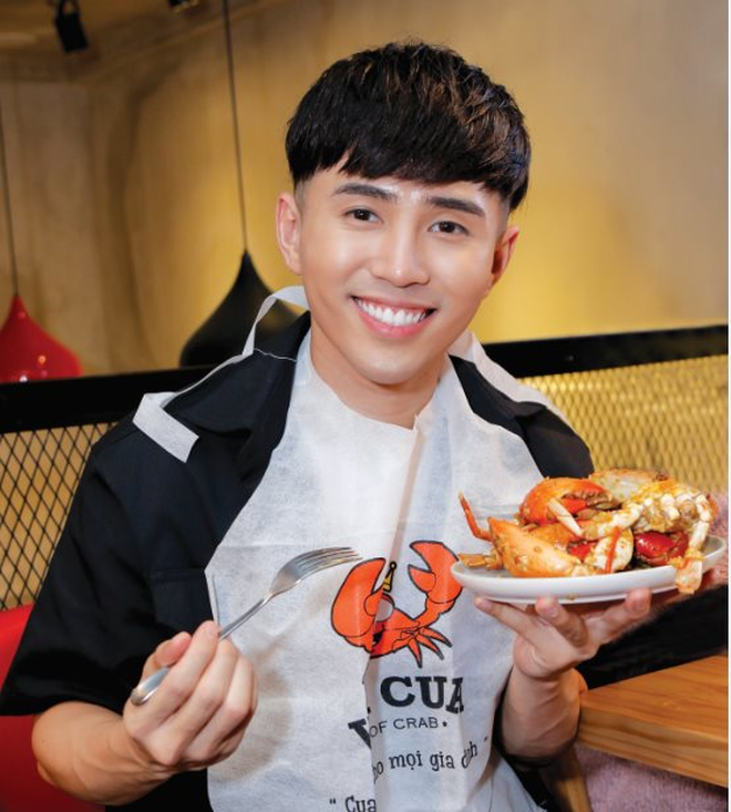 Nhà hàng Vua Cua của ca sĩ Will 365 Band hay cũng bán hàng theo combo với giá hữu nghị và miễn phí giao hàng cho khách.