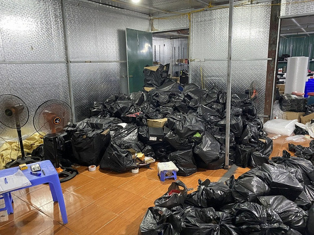 Trong suốt 2 năm qua, hàng trăm nghìn sản phẩm hàng giả, hàng lậu được đưa ra thị trường một cách trót lọt. Ảnh: Báo Công thương