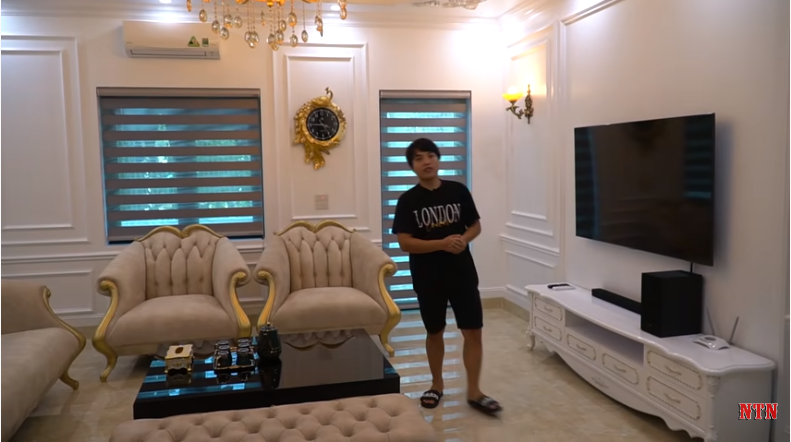 Phòng khách mang phong cách hoàng gia. Ảnh: ĐSPL.