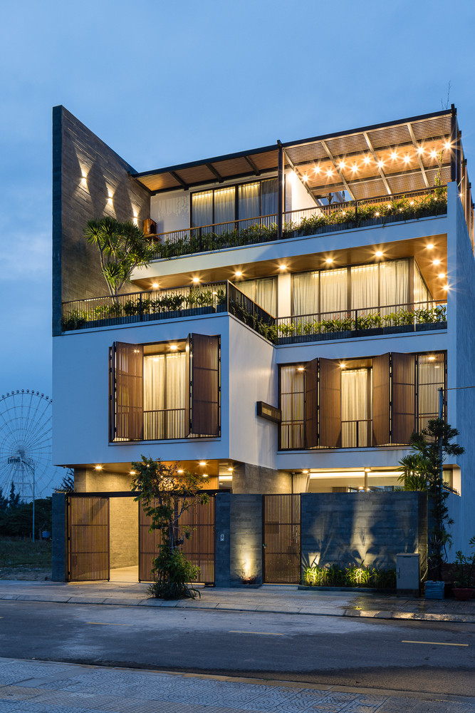 Trên khu đất rộng 216m2, Trung Villa được xây 4 tầng với diện tích sinh hoạt 504m2.