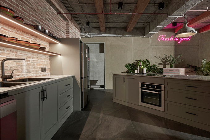 Khởi My - Kelvin Khánh ưu tiên thiết bị điện tử, phụ kiện thông minh cho bếp.