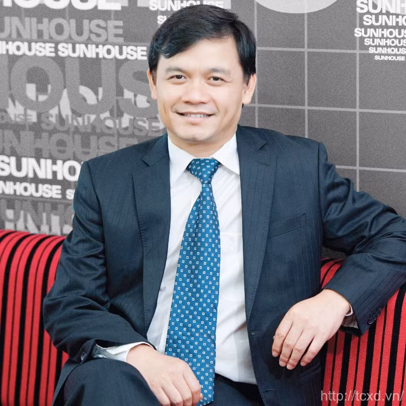 "Tôi nghĩ tiền nhiều chỉ có ý nghĩa cho người có tham vọng, muốn làm gì đó cho nhân loại. Nếu cá nhân nào không có tham vọng đó, không nhất thiết phải nhiều tiền làm gì. Bởi nhiều tiền có khi là khổ, chứ không hạnh phúc đâu", ông chủ Sunhouse nói. Ảnh: Tcxd. Video: Người Việt nào giàu hơn tỷ phú Phạm Nhật Vượng? Nguồn: VTC14.