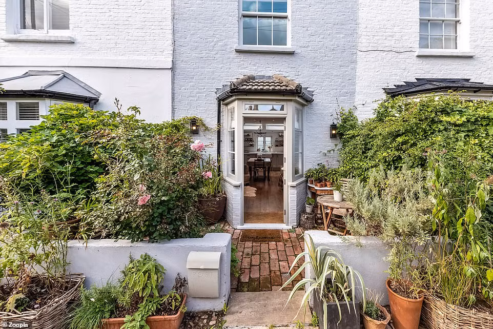 Co gi trong ngoi nha 27m2 gia toi 18 ty dong?