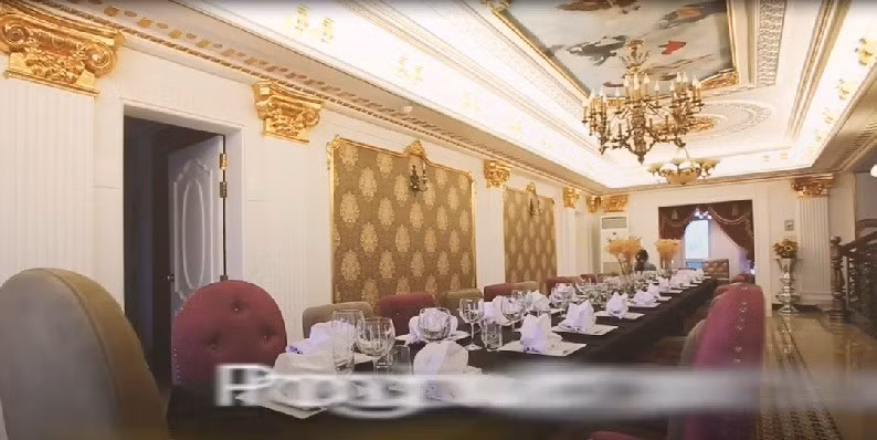 Không gian phòng ăn rộng rãi.