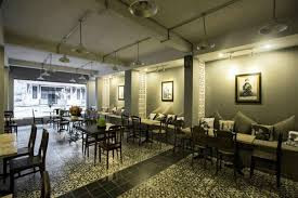 Chưa hết, Mai Phương Thúy còn mở 2 nhà hàng tại quận 1 (TP HCM) và làm chủ một công ty nhỏ với khoảng 40 nhân viên, hoạt động kinh doanh đa ngành.