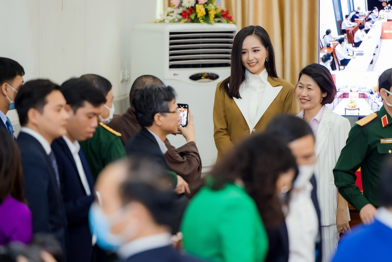 Mai Phương Thúy đăng quang Hoa hậu Việt Nam 2006. Sau hai năm đương nhiệm, nàng hậu hạn chế tham gia nghệ thuật để dành thời gian tập trung kinh doanh.