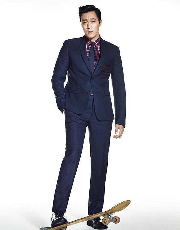 Với danh tiếng nổi bật, nam diễn viên thường nhận được mức thù lao cho một tập phim vào khoảng 67.100 USD (1,6 tỷ đồng), nằm trong top 10 nam diễn viên Hàn Quốc được trả cát xê cao nhất.