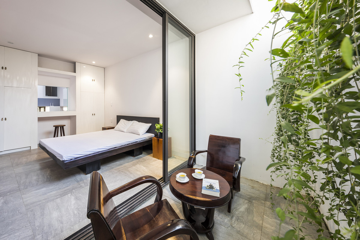 Ban công phòng ngủ được thiết kế thành không gian thưởng trà và thư giãn. Nguồn ảnh: Hiroyuki Oki. Video: Độc đáo cách tạo lối vào nhà. Nguồn: VTC1.