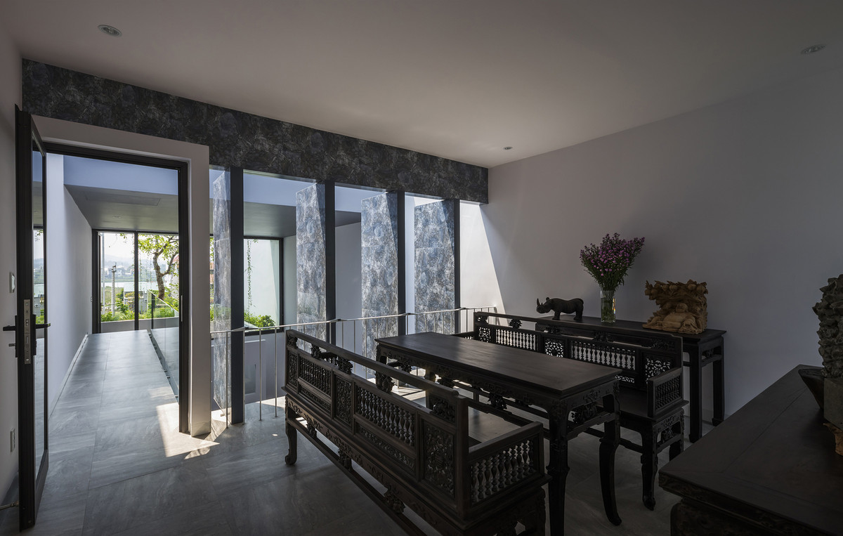 Nội thất trong nhà mang đậm phong cách truyền thống của người Huế.