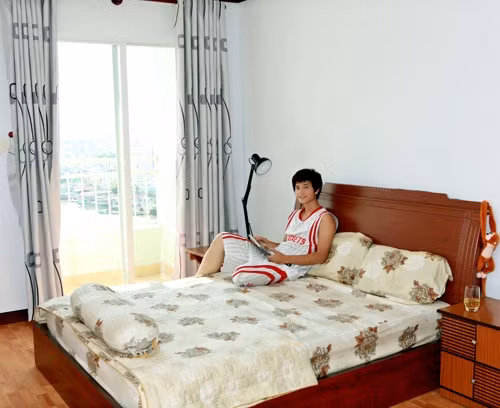 Phòng ngủ đơn giản với tông màu sáng nhẹ nhàng. Ảnh: Giadinhvietnam.