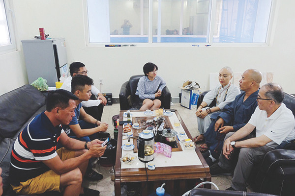 Từ con số “0”, bắt đầu thành lập công ty từ rất sớm, doanh nhân Lê Huyền vụt sáng khi đưa công ty sản xuất đá của mình trở thành một trong những công ty hàng đầu về đá tại Việt Nam. Nguồn ảnh: Internet. Video: Đại gia Việt lùng sục cá ‘khủng long 6 sừng. Nguồn: VTC14