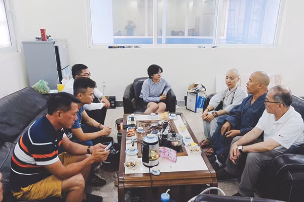 Từ con số “0”, bắt đầu thành lập công ty từ rất sớm, doanh nhân Lê Huyền vụt sáng khi đưa công ty sản xuất đá của mình trở thành một trong những công ty hàng đầu về đá tại Việt Nam. Nguồn ảnh: Internet. Video: Đại gia Việt lùng sục cá ‘khủng long 6 sừng. Nguồn: VTC14