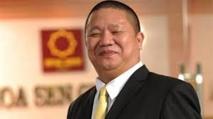 Trước đó, vào năm 2018, Chủ tịch Tập đoàn Hoa Sen quyết định lên núi sống thanh tịnh. Theo chia sẻ, mỗi tháng ông chỉ ghé tập đoàn 2 lần, mỗi lần 2 tiếng.