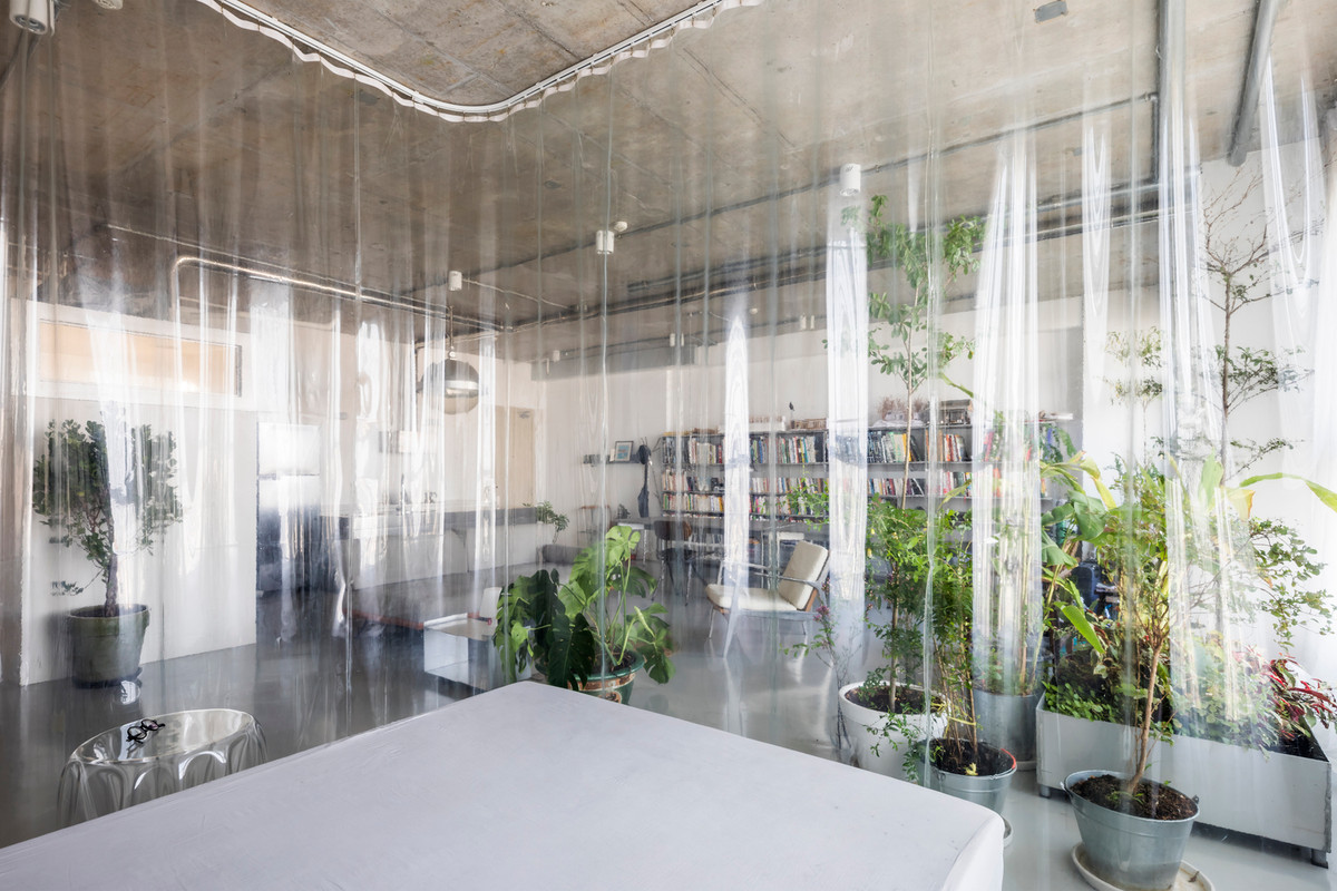 Mọi vật đều được phơi bày và đóng góp vào cảnh quan chung.