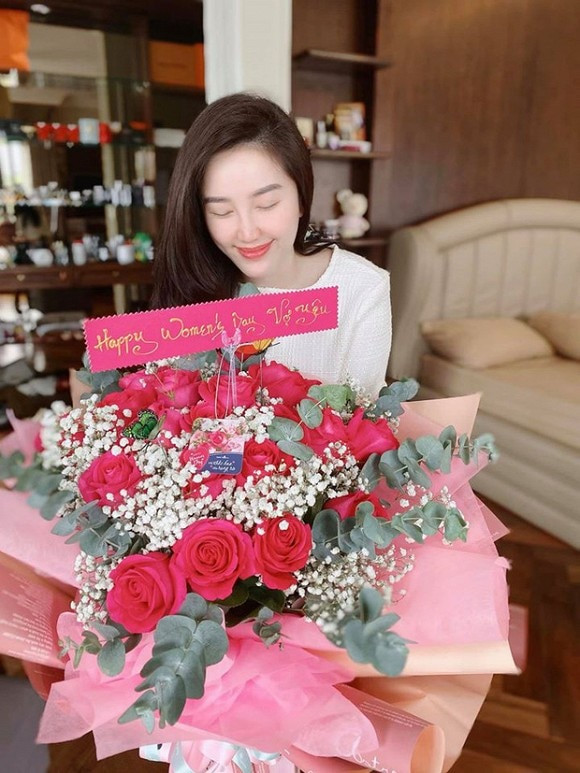 Một góc phòng khác trong nhà được Bảo Thy chia sẻ vào ngày 8/3 vừa qua. Ảnh: FBNV.