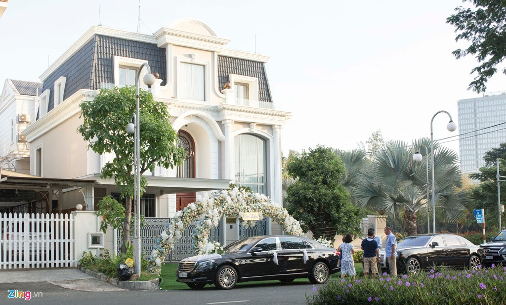 Căn biệt thự này nằm trong khu nhà sang trọng và đắt đỏ ở quận 7 (TP.HCM). Ảnh: Zing.