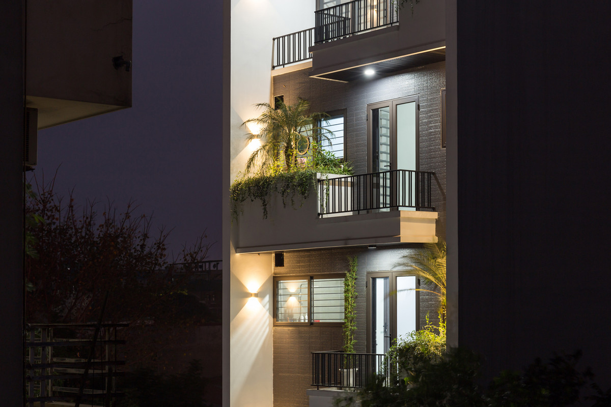 Chủ đầu tư là một cặp vợ chồng trẻ và một con gái 6 tuổi. Cả hai vợ chồng đều là giáo viên.