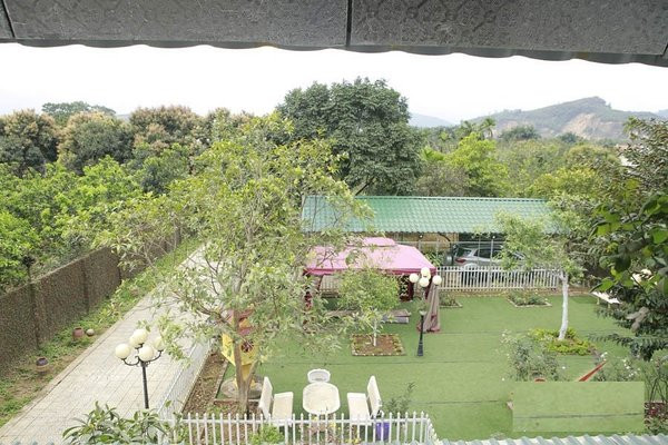 NSND Thanh Hoa và chồng hiện đang sinh sống trong một căn nhà vườn rộng hơn 1.000 m2 tại Thạch Thất, Hà Nội. Ảnh: Internet.