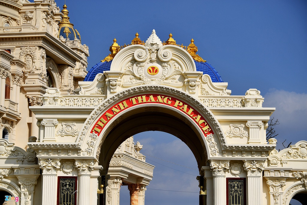 Theo tiết lộ của ông Tiến, công trình được xây dựng để thỏa đam mê về kiến trúc của ông, không phải phô trương gì. Đây cũng là nơi để gia đình có một cuộc sống thoải mái, luôn rộng mở tâm trí để có thể làm việc hiệu quả. Ảnh: Zing.