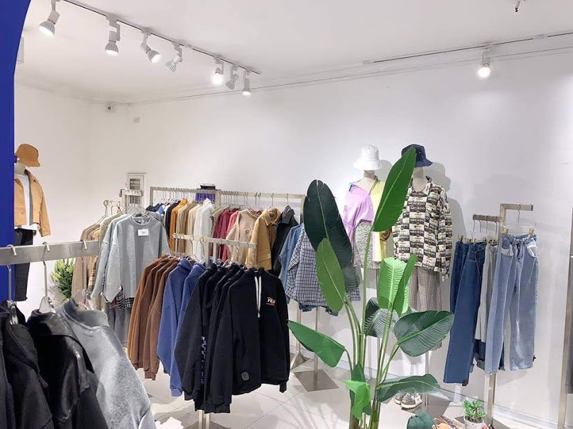 Shop hiện có hai chi nhánh tại Hà Nội, một ở 280 Phố Huế và một ở 94 Phạm Ngọc Thạch. Nguồn ảnh: FBNV.