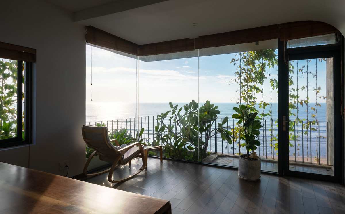 Với hệ thống cửa kính, giá chủ thoải mái trải nghiệm cảnh biển tuyệt đẹp.