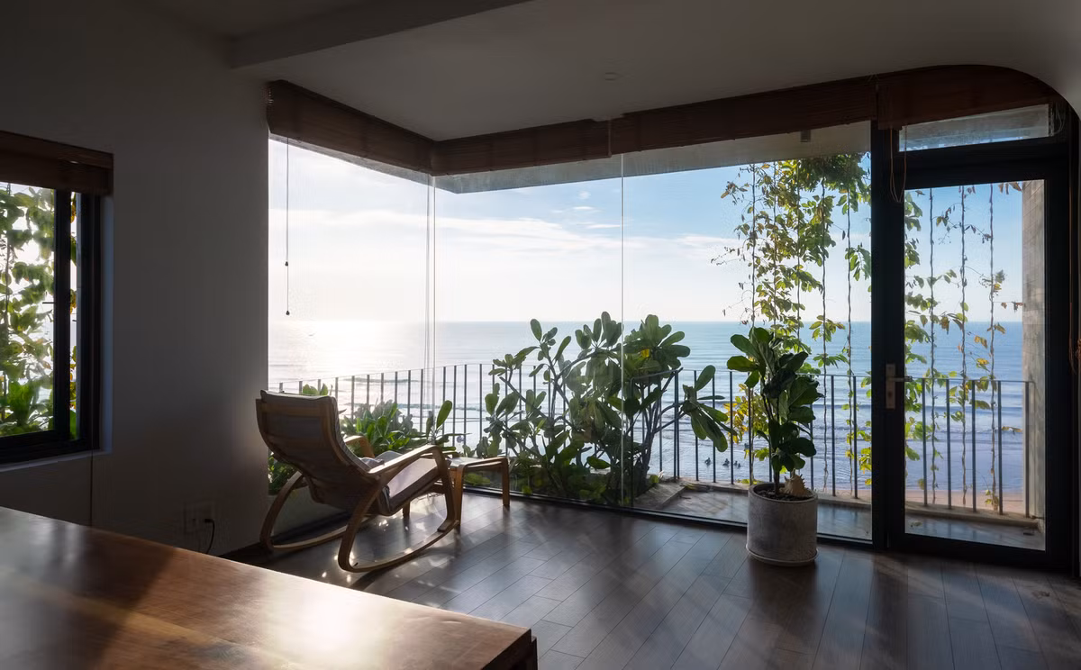 Với hệ thống cửa kính, giá chủ thoải mái trải nghiệm cảnh biển tuyệt đẹp.