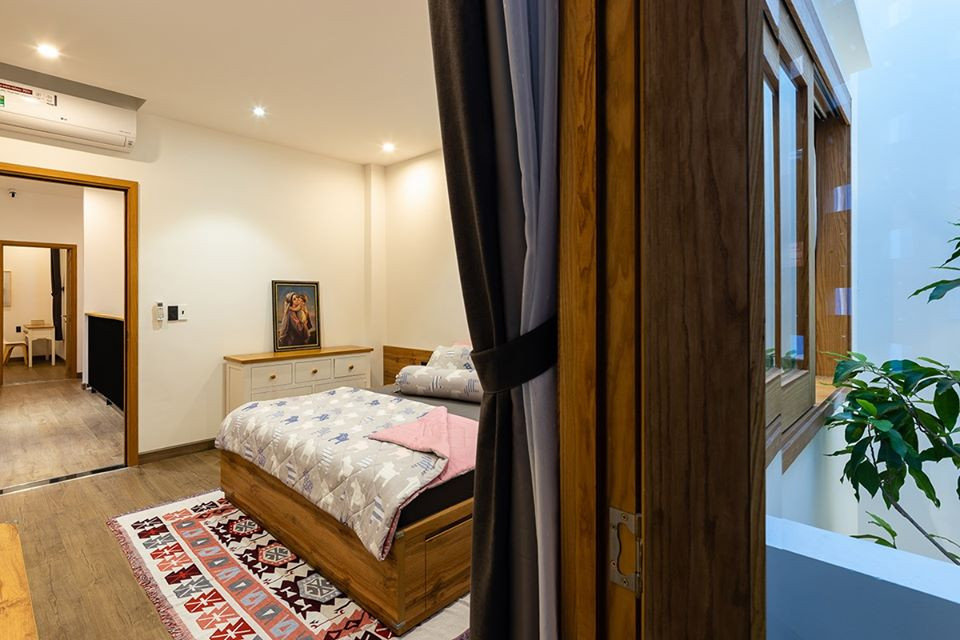 Phòng ngủ tối giản và ấm cúng.