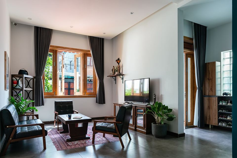 Ban ngày, ngôi nhà không cần hỗ trợ của ánh sáng nhân tạo vẫn đáp ứng đủ điều kiện quan sát và hoạt động thường nhật.