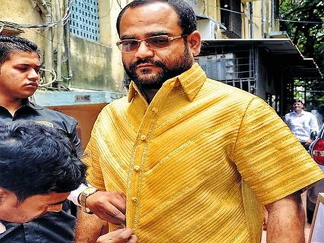 Chiếc áo được tạo ra sau khi nhân viên hãng trang sức Shanti gia công với hơn 20 hơn thợ kim hoàn làm việc 3200 giờ. Ảnh: Wealthymatters.