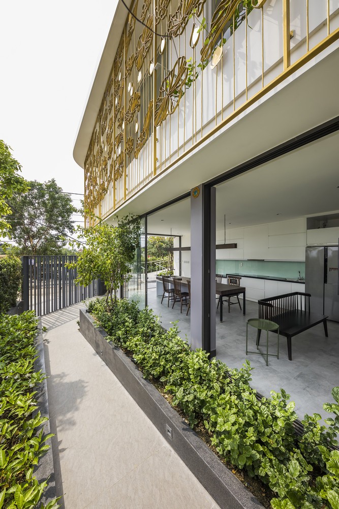 Thiết kế mở chú trọng phục vụ người dụng xe lăn giúp gia chủ thuận tiện trong sinh hoạt hàng ngày, chăm sóc bản thân và phụng dưỡng cha mẹ già mà không cần đến nhiều sự hỗ trợ của người khác.