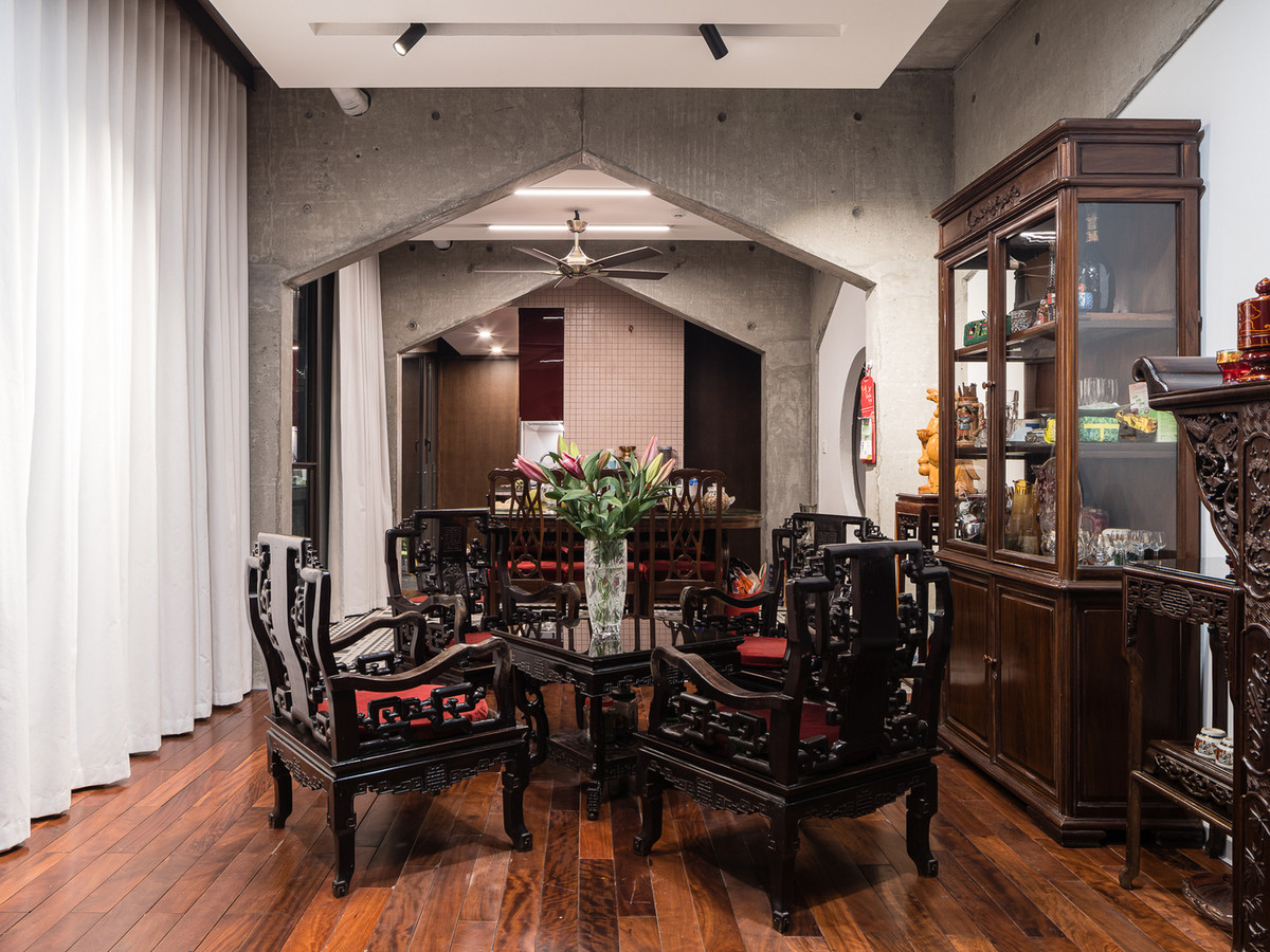 Hình thái kiến trúc của tòa nhà được nghiên cứu nhằm đảm bảo cho các công năng được linh hoạt nhất. Không gian mỗi tầng được bố cục theo kiểu mặt bằng “chuỗi” (enfilade rooms), nơi hệ khung dầm thay thế các bức tường phân định không gian.