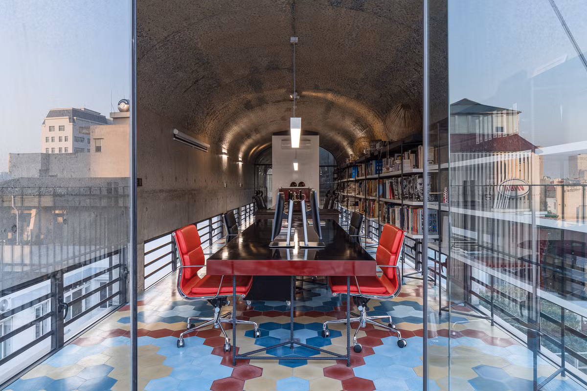 Mỗi tầng trong toà nhà được thiết kế như một “đơn vị không gian” khép kín và độc lập.