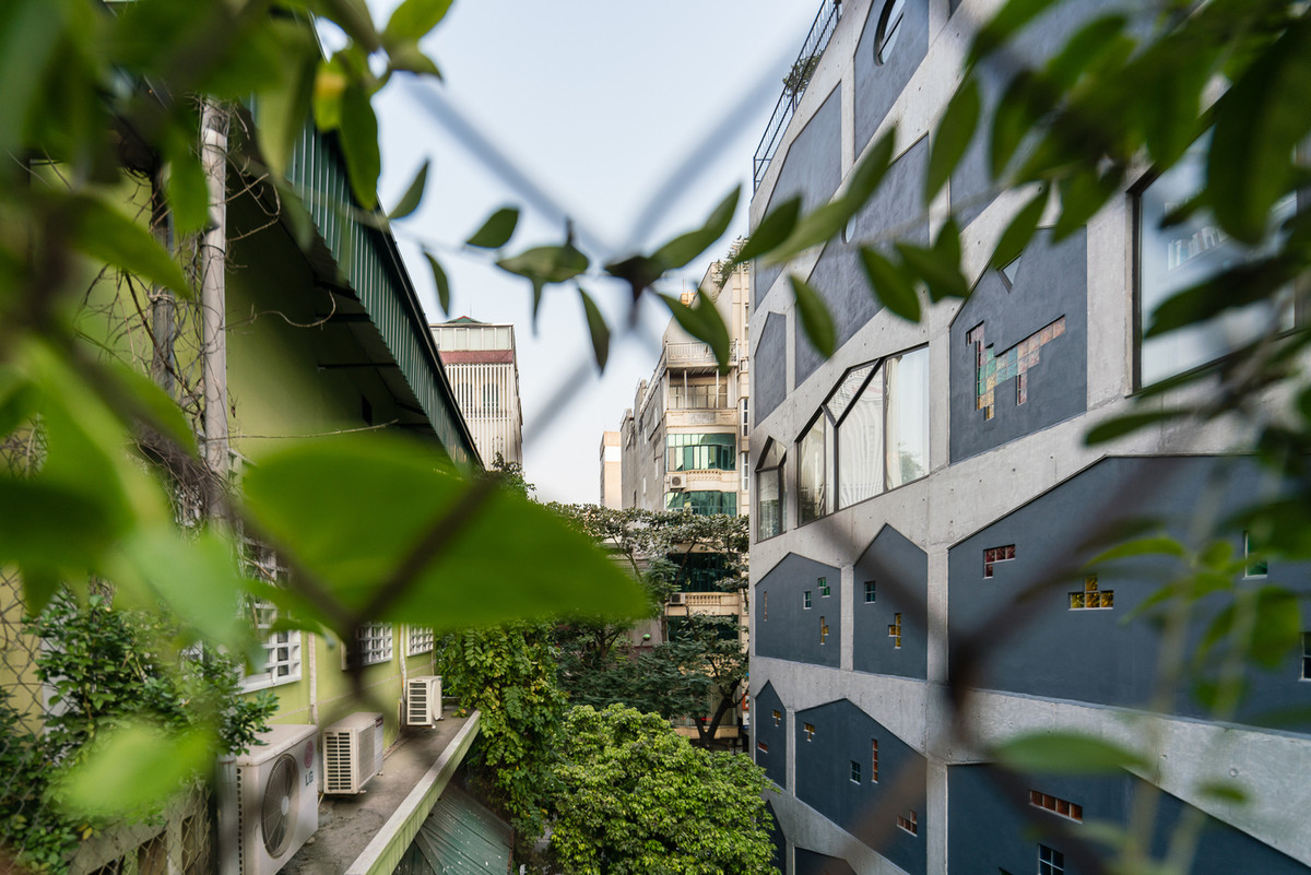 Một góc nhìn của công trình trong đô thị. Nguồn ảnh: Quang Dam, Khoi Le.