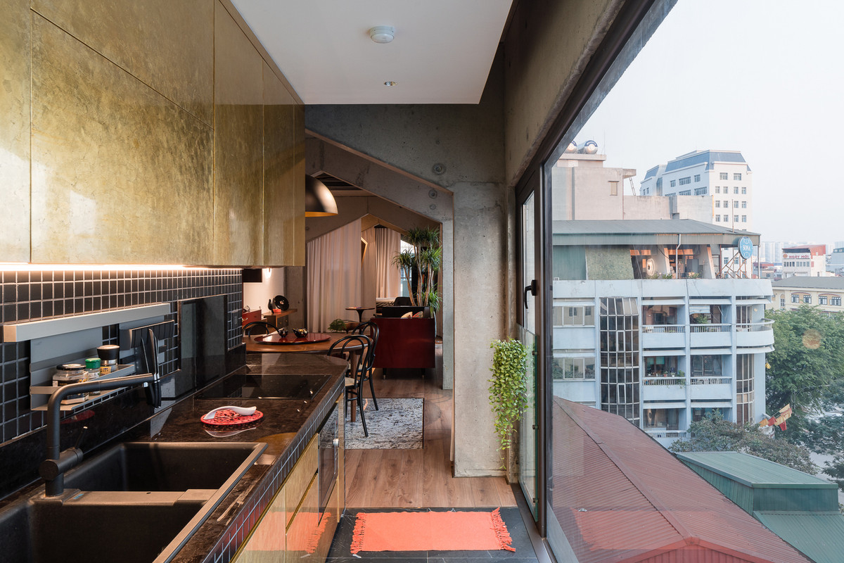 Tầng trệt là cà phê co-working nhưng cũng là khu vực mở rộng của các đơn vị phía trên khi cần không gian công cộng.