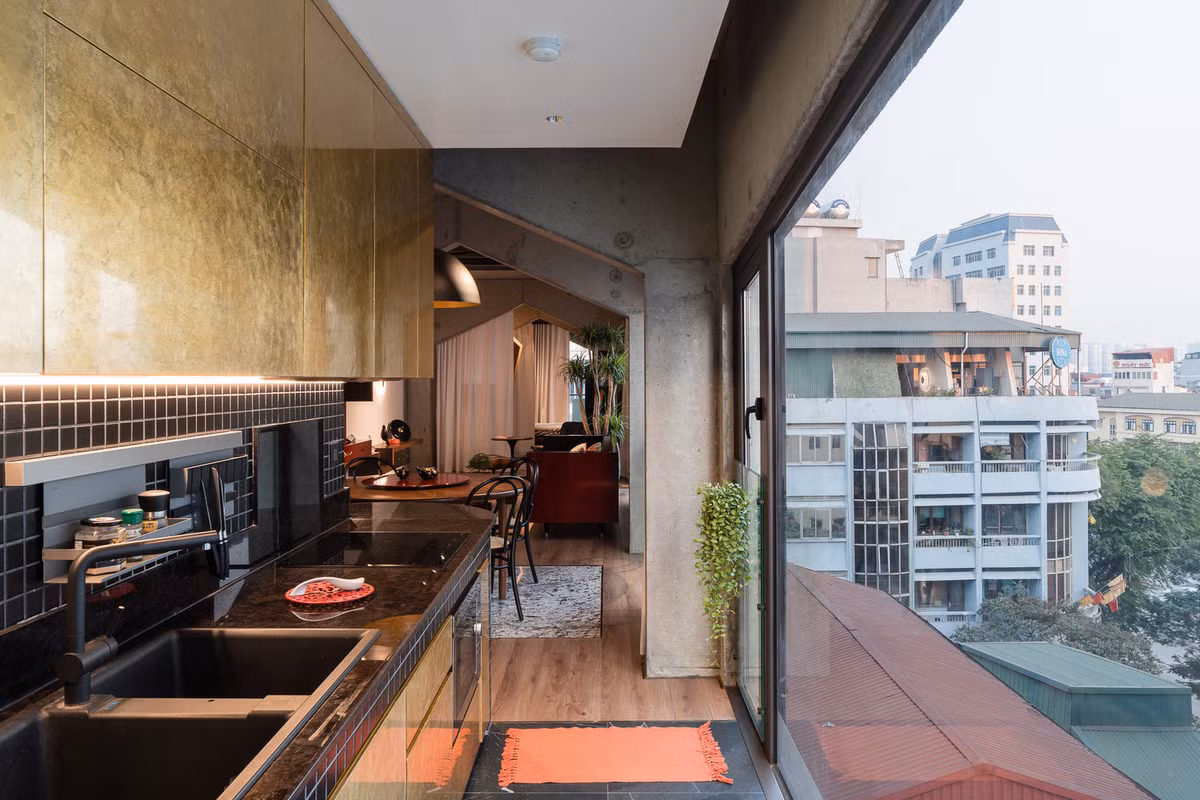 Tầng trệt là cà phê co-working nhưng cũng là khu vực mở rộng của các đơn vị phía trên khi cần không gian công cộng.