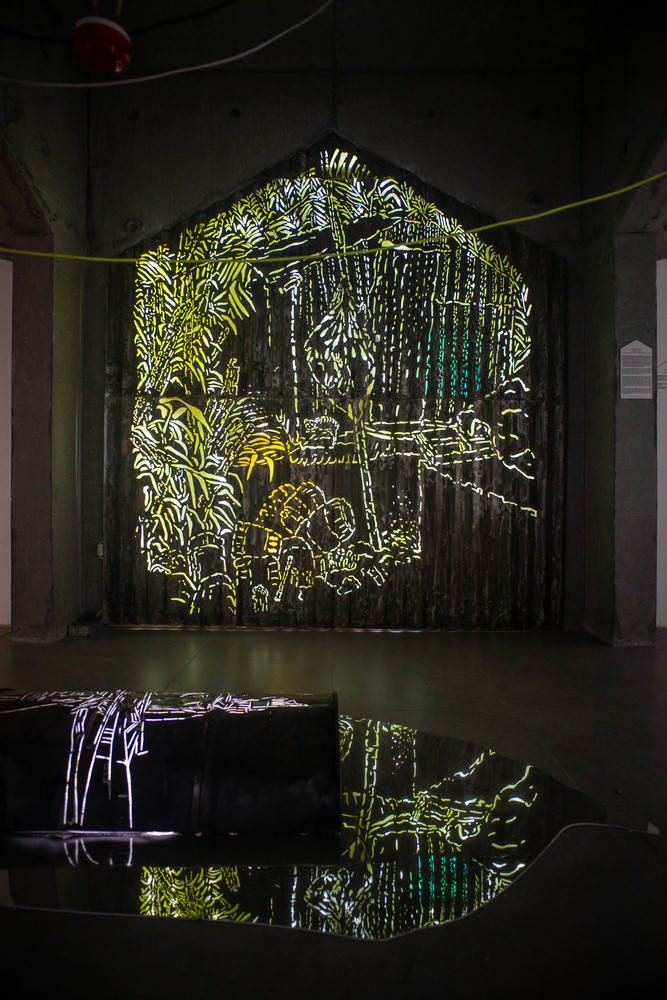 Có hai mô đun không gian kích thước khác nhau, tạo ra sự linh hoạt trong việc phân bổ các công năng trong từng tầng, cũng như sự đa dạng khác nhau giữa các tầng bởi vị trí so le của chúng.