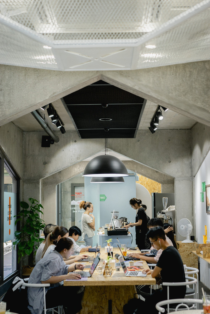 Tuy nhiên, những “đơn vị không gian” này được kết nối với nhau qua trục giao thông đứng nằm tại phía sau của công trình.