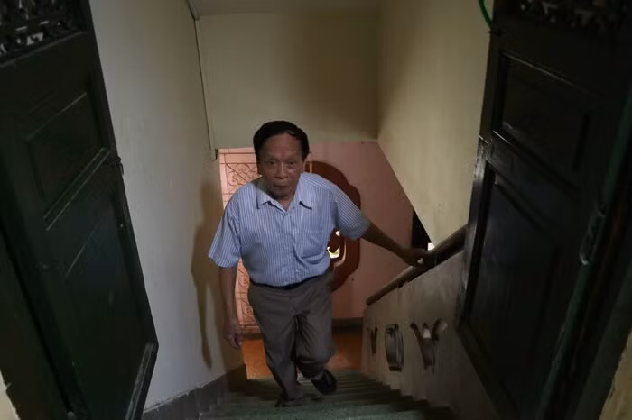 Biệt thự được xây 2 tầng mang phong cách kiến trúc Pháp kết hợp với kiến trúc đình làng Việt cổ. Ảnh: Saostar.