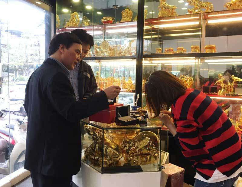 Lan ho diep ma vang 16 trieu/canh, dai gia mua lam qua tang 8/3