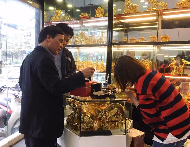 Lan ho diep ma vang 16 trieu/canh, dai gia mua lam qua tang 8/3