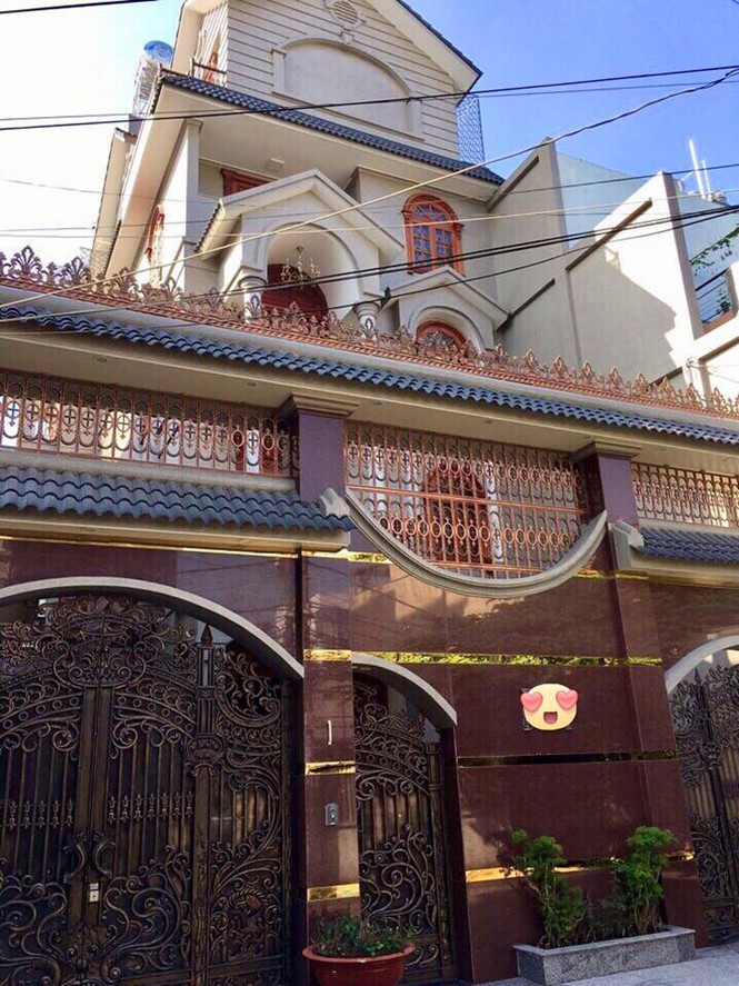 Năm 2017, một căn biệt thự nằm trong hẻm thuộc quận Tân Bình, Tp.HCM được rao bán trên mạng xã hội với mức giá 55 tỷ khiến nhiều người choáng váng. Ảnh: Tiền phong.