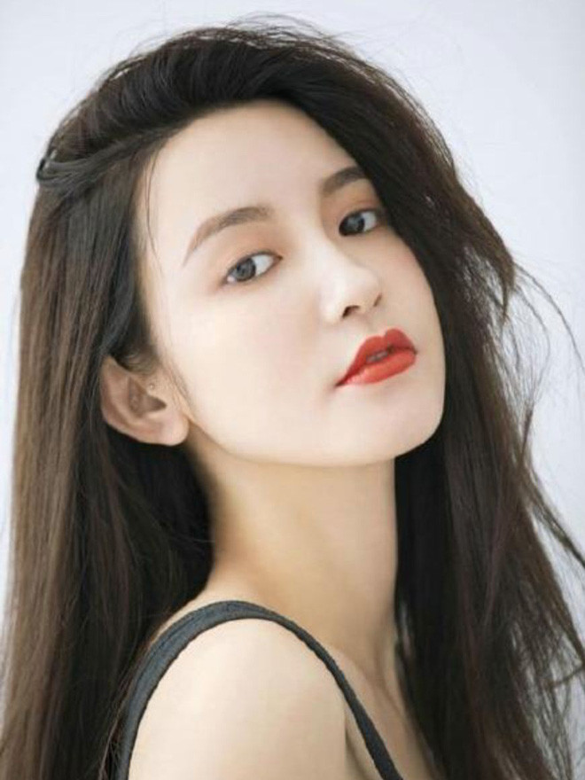 Trước khi gây "náo loạn" mạng xã hội đất nước tỷ dân, Trương Đại Dịch là cái tên làm chao đảo ngành thương mại điện tử Trung Quốc và được xem là “bà trùm” trong lĩnh vực kinh doanh online và được ví như “Kylie Jenner Trung Quốc". Ảnh: Weibo.