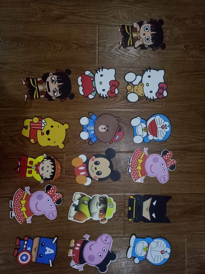 Lì xì được làm bằng chất liệu giấy cứng, kích thước vừa phải.