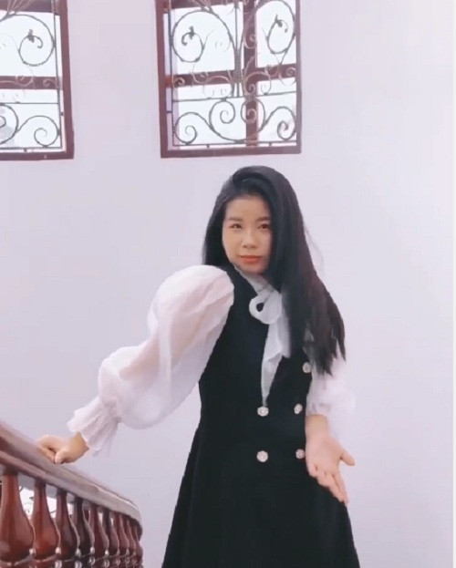 Khu vực cầu thang được trổ nhiều cửa sổ lấy ánh sáng. Nguồn ảnh: cắt từ clip. Video: Dân Sài thành ‘tiếc’ biệt thự Pháp bị phá dỡ. Nguồn: VTC14