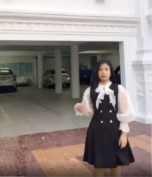 Hầm để xe rộng rãi.